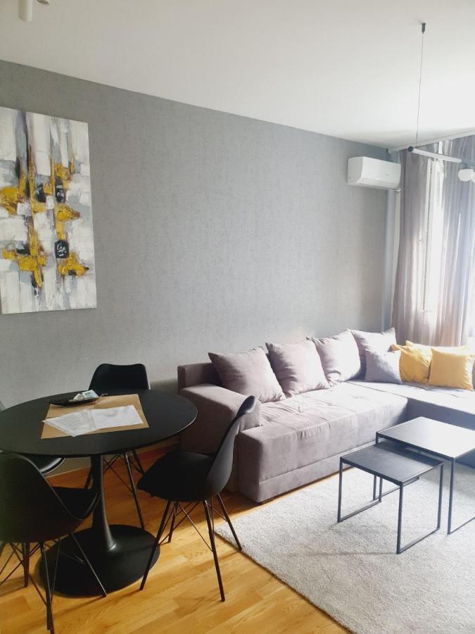 Sajam 1 Appartement Novi Sad Buitenkant foto